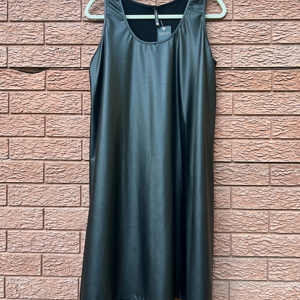 Piphany Faux leather sleeveless dress - Picture 2 of 5